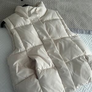 Zara Women's Ivory Puffer Vest